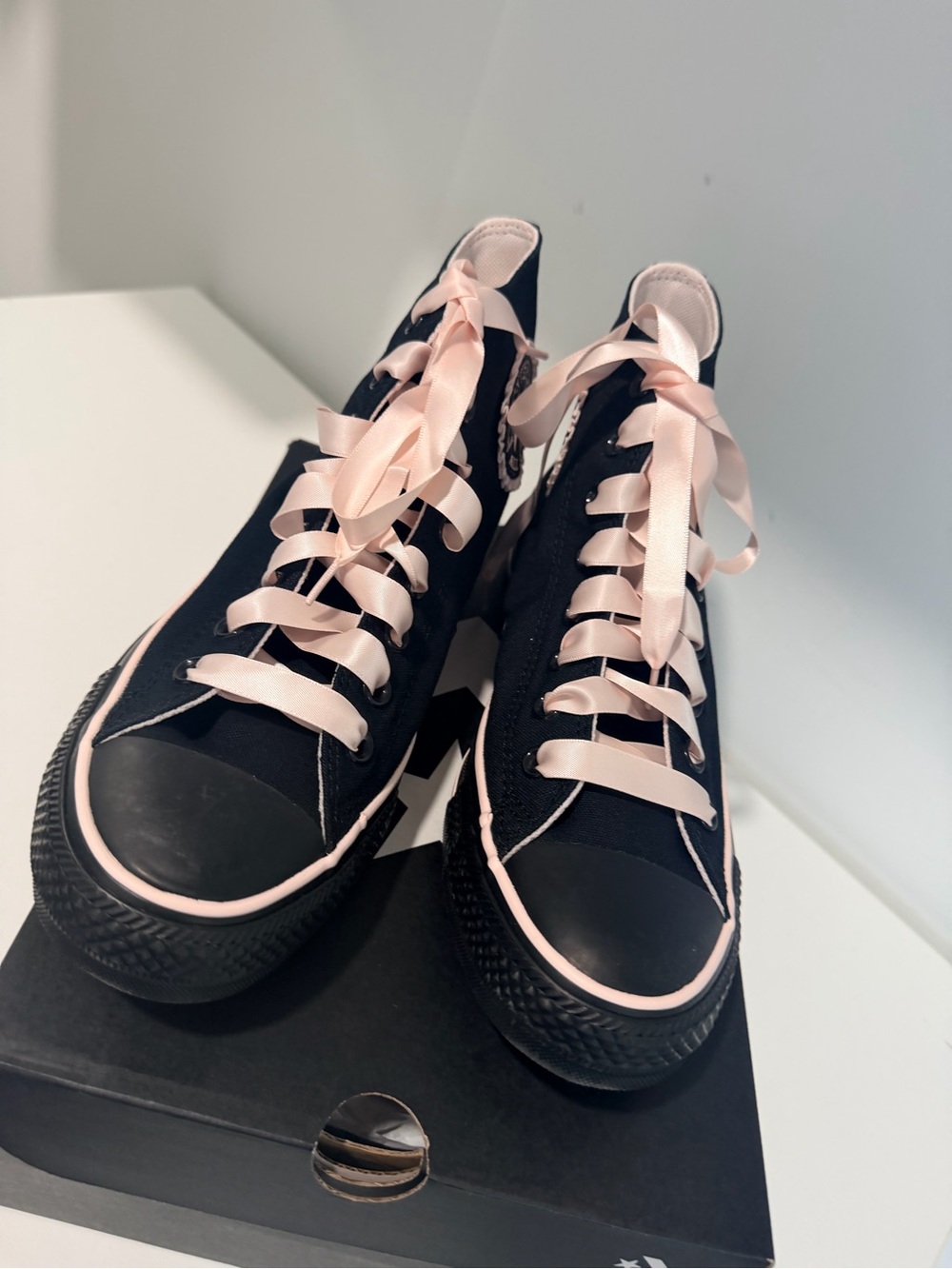 Converse High Top Chuck taylor All Star Pink Ribbon size 9.5